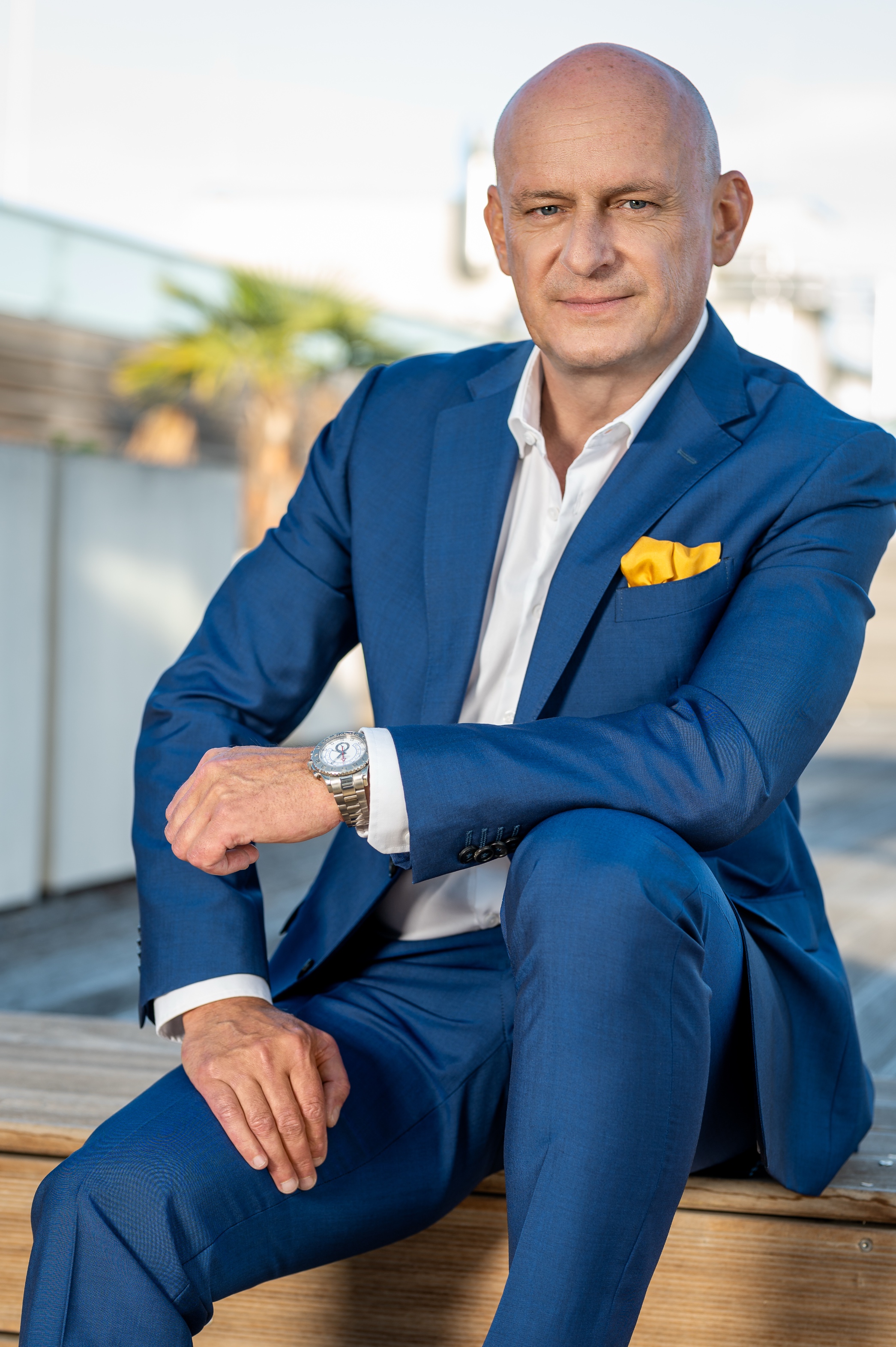 Hubert Freidl – Business Architect, seated, smiling, blue suit