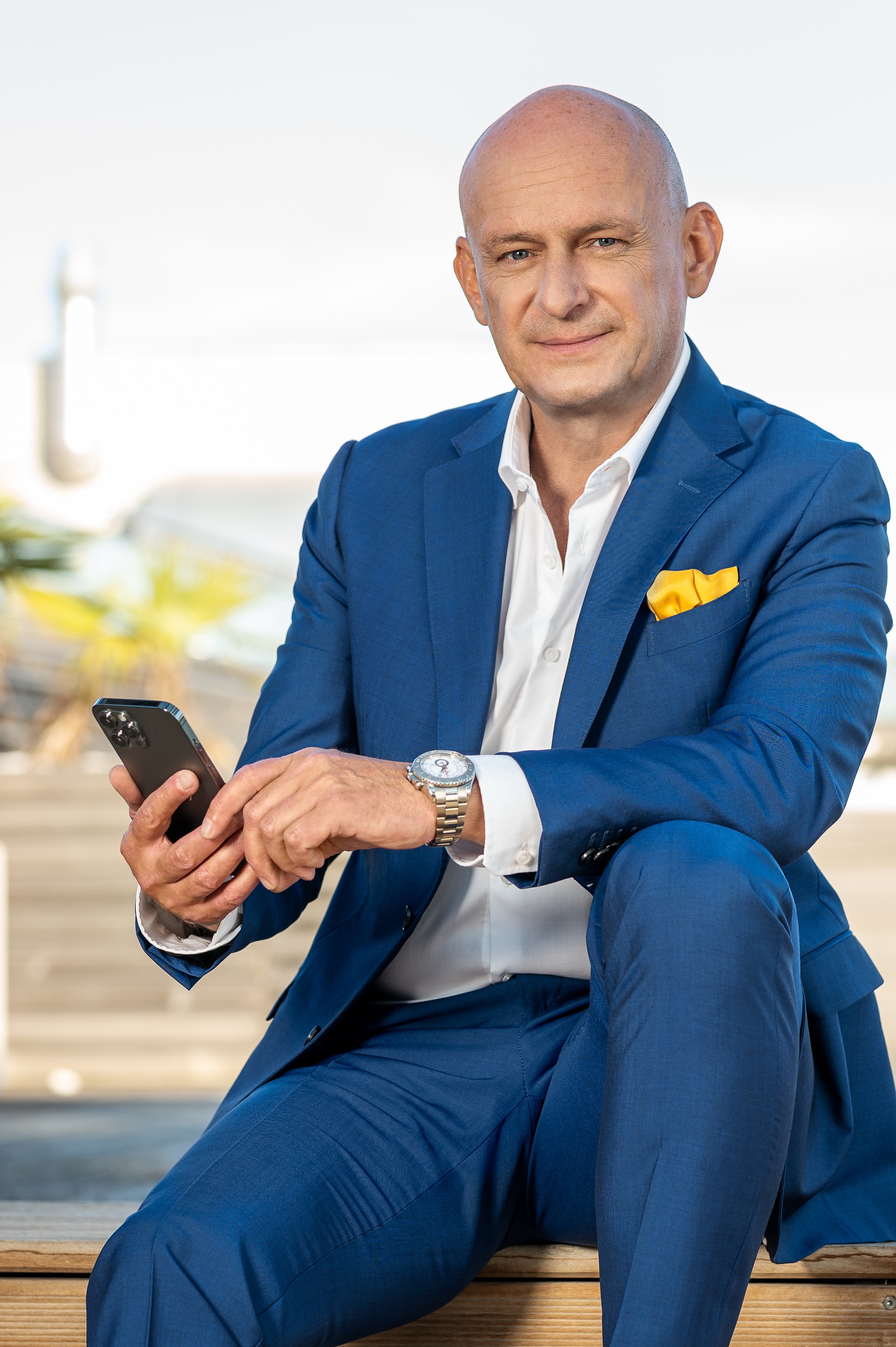 Hubert Freidl – Strategic Advisor, close-up portrait, blue suit